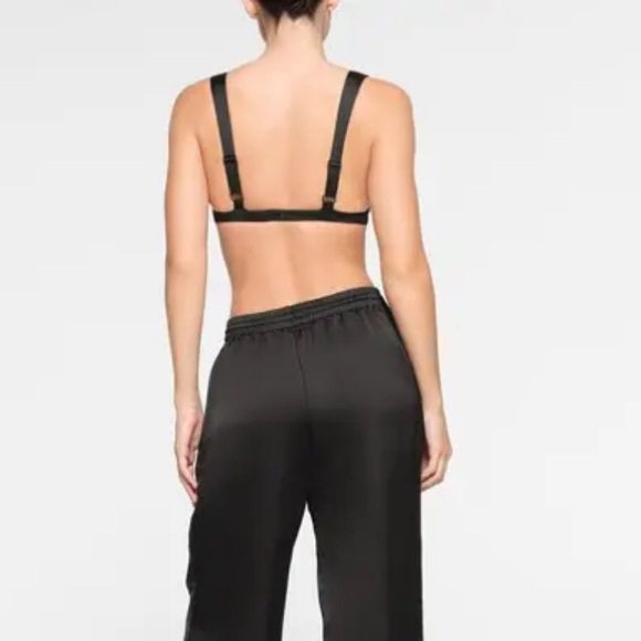 SKIMS Sporty Satin Scoop Bralette - Onyx - Picture 3 of 6